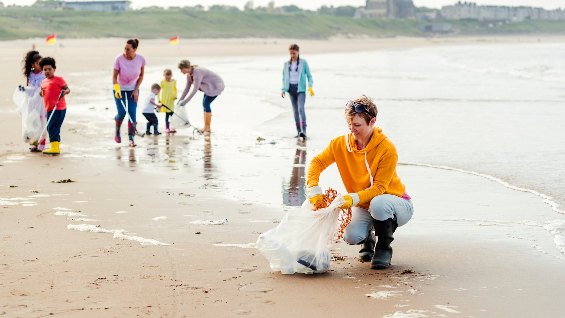 How to organise a beach clean-up event in 5 easy steps